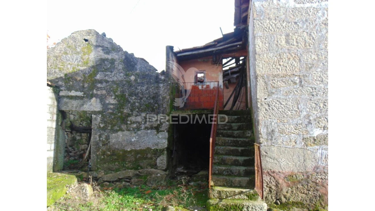 Moradia T3 para Venda em Fiolhoso Foto 16