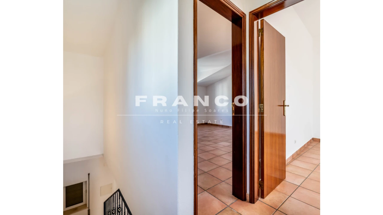 Prédio para Venda em Lagos (São Sebastião e Santa Maria) Foto 17