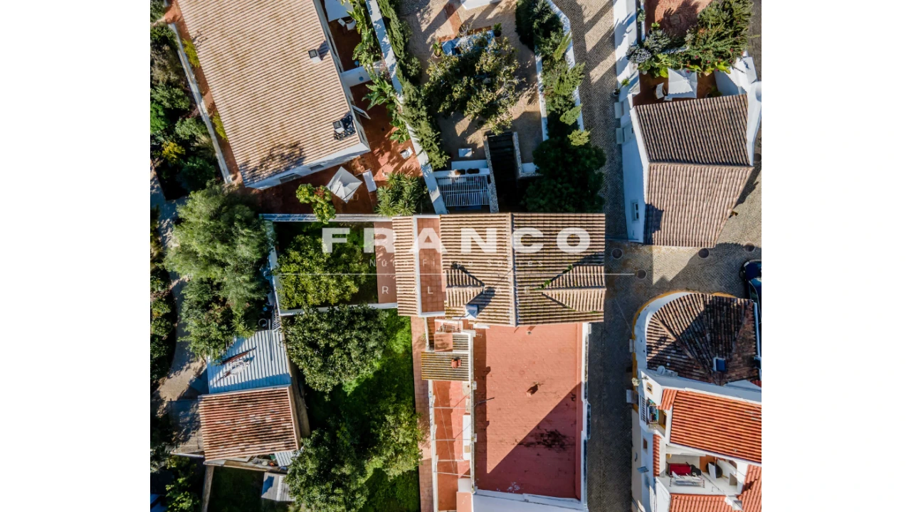 Prédio para Venda em Lagos (São Sebastião e Santa Maria) Foto 30