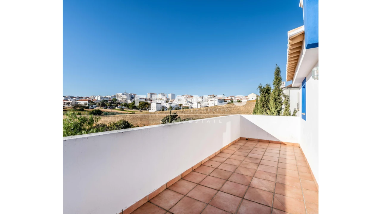 Prédio para Venda em Lagos (São Sebastião e Santa Maria) Foto 18