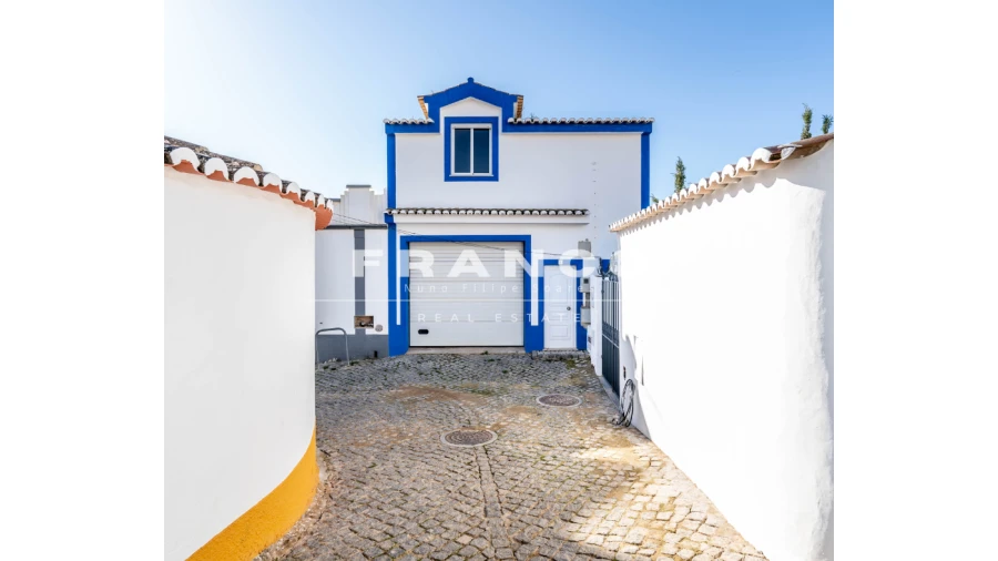 Prédio para Venda em Lagos (São Sebastião e Santa Maria) Foto 1