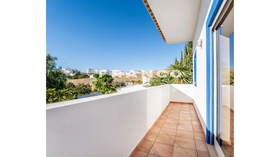 Prédio para Venda em Lagos (São Sebastião e Santa Maria) Foto 10