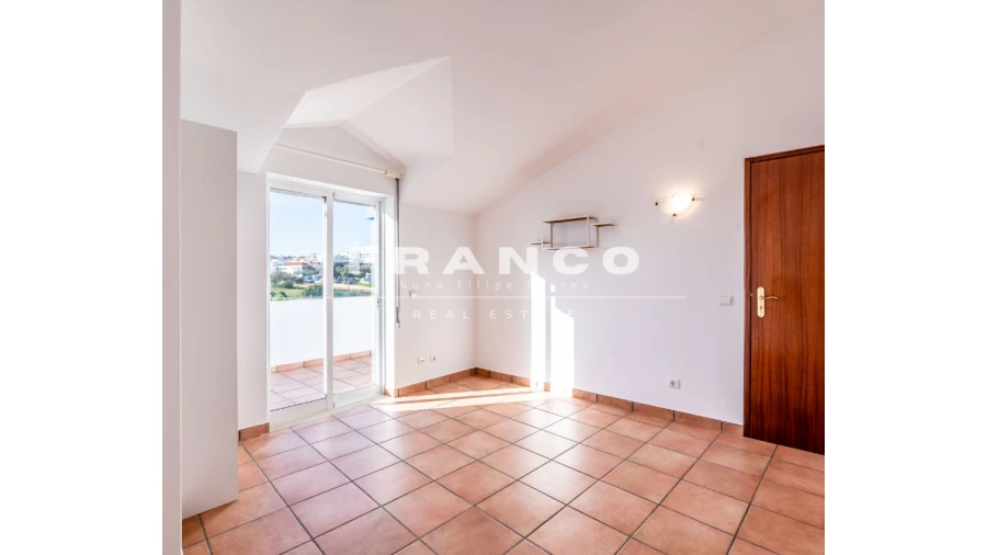 Prédio para Venda em Lagos (São Sebastião e Santa Maria) Foto 15