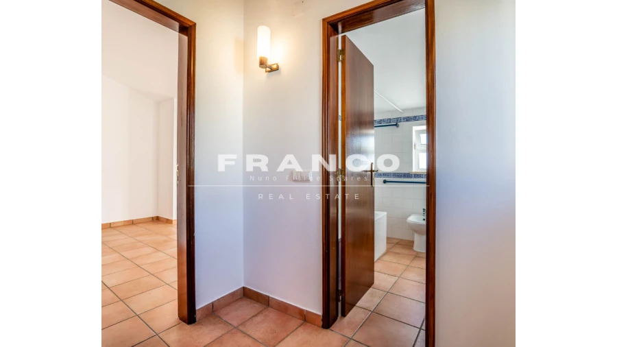 Prédio para Venda em Lagos (São Sebastião e Santa Maria) Foto 14