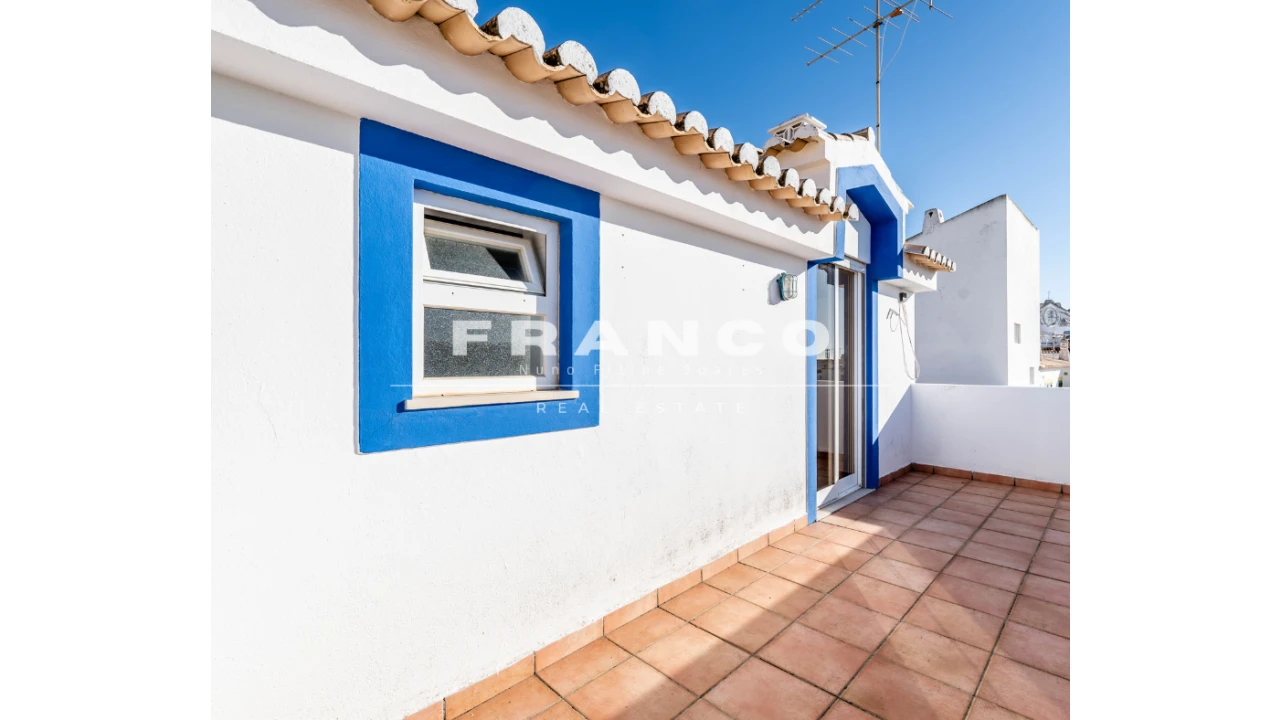 Prédio para Venda em Lagos (São Sebastião e Santa Maria) Foto 21