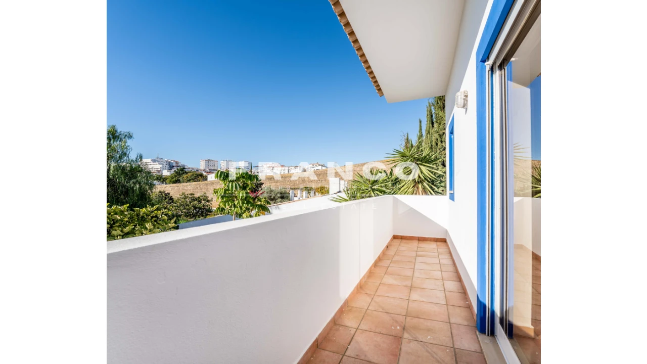 Prédio para Venda em Lagos (São Sebastião e Santa Maria) Foto 10