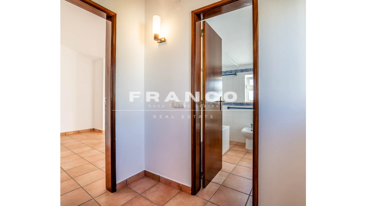 Prédio para Venda em Lagos (São Sebastião e Santa Maria) Foto 14