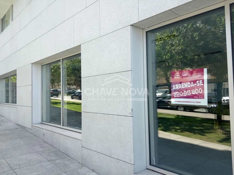 Loja para Arrendamento em Lordelo do Ouro e Massarelos Foto 4