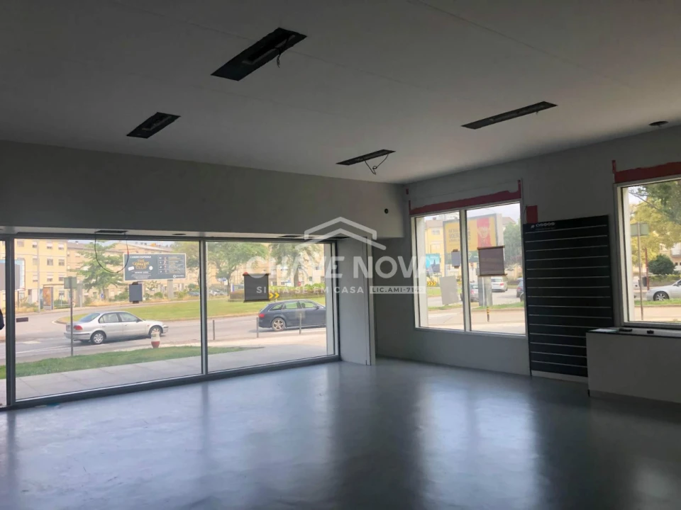 Loja para Arrendamento em Lordelo do Ouro e Massarelos Foto 1