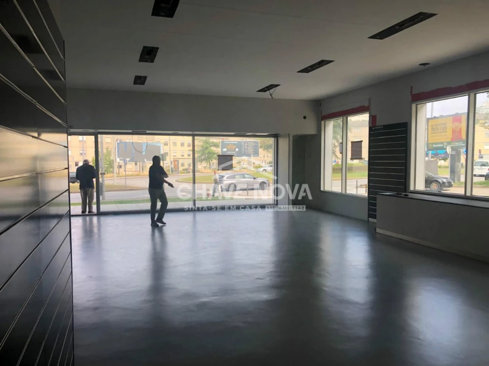 Loja para Arrendamento em Lordelo do Ouro e Massarelos Foto 7