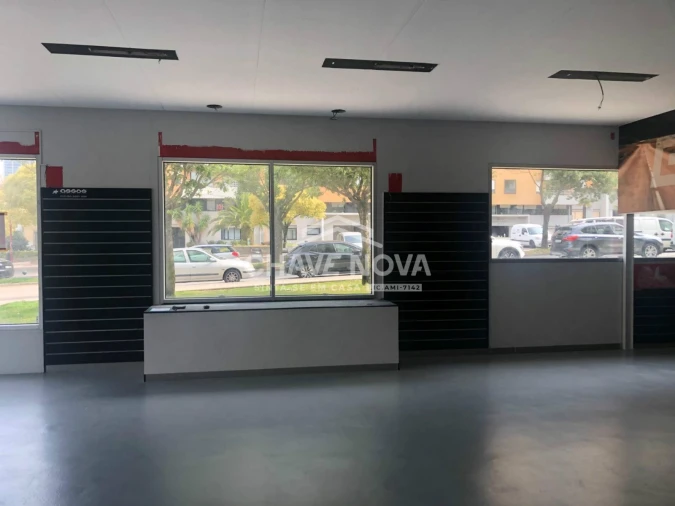 Loja para Arrendamento em Lordelo do Ouro e Massarelos Foto 9