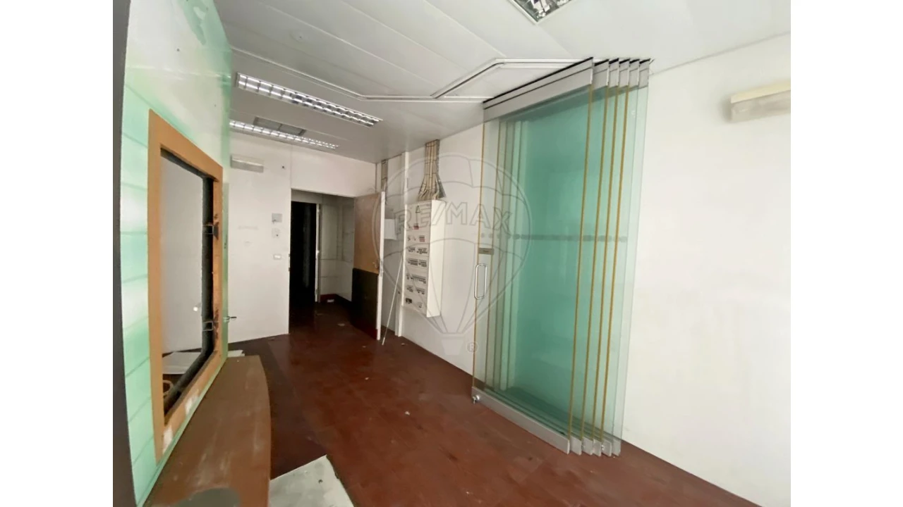 Loja para Venda em Parceiros e Azoia Foto 4