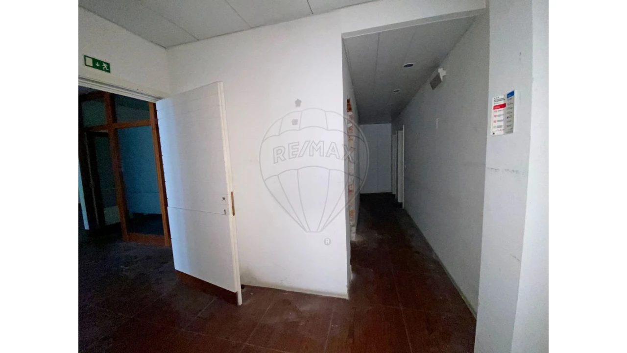 Loja para Venda em Parceiros e Azoia Foto 6