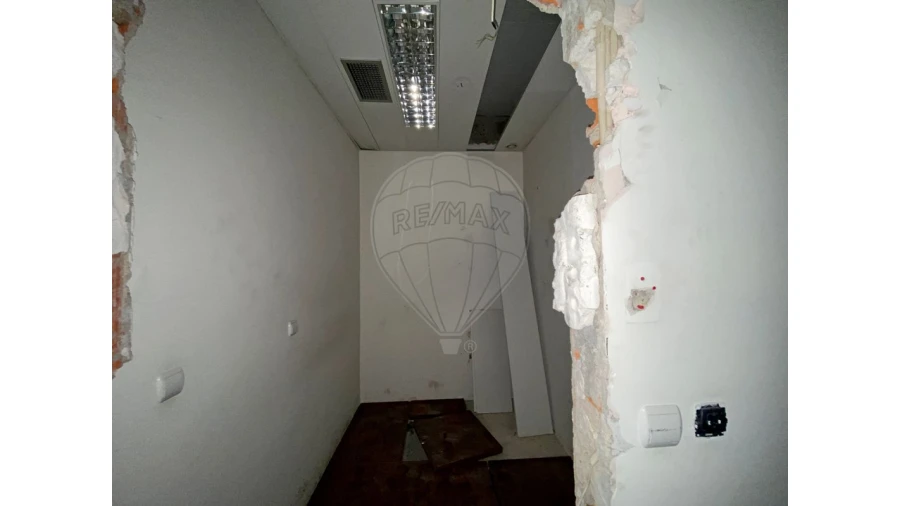 Loja para Venda em Parceiros e Azoia Foto 7