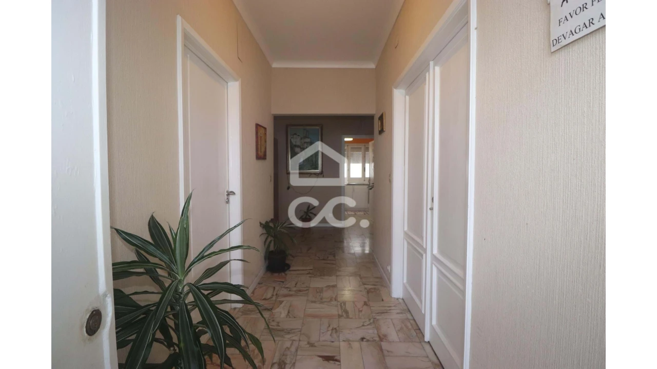 Moradia T6 para Venda em Ponta Delgada (São Pedro) Foto 3