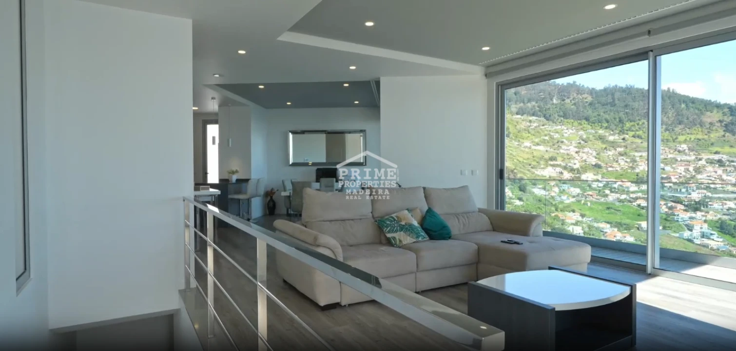 Moradia T2 para Venda em Arco da Calheta Foto 8