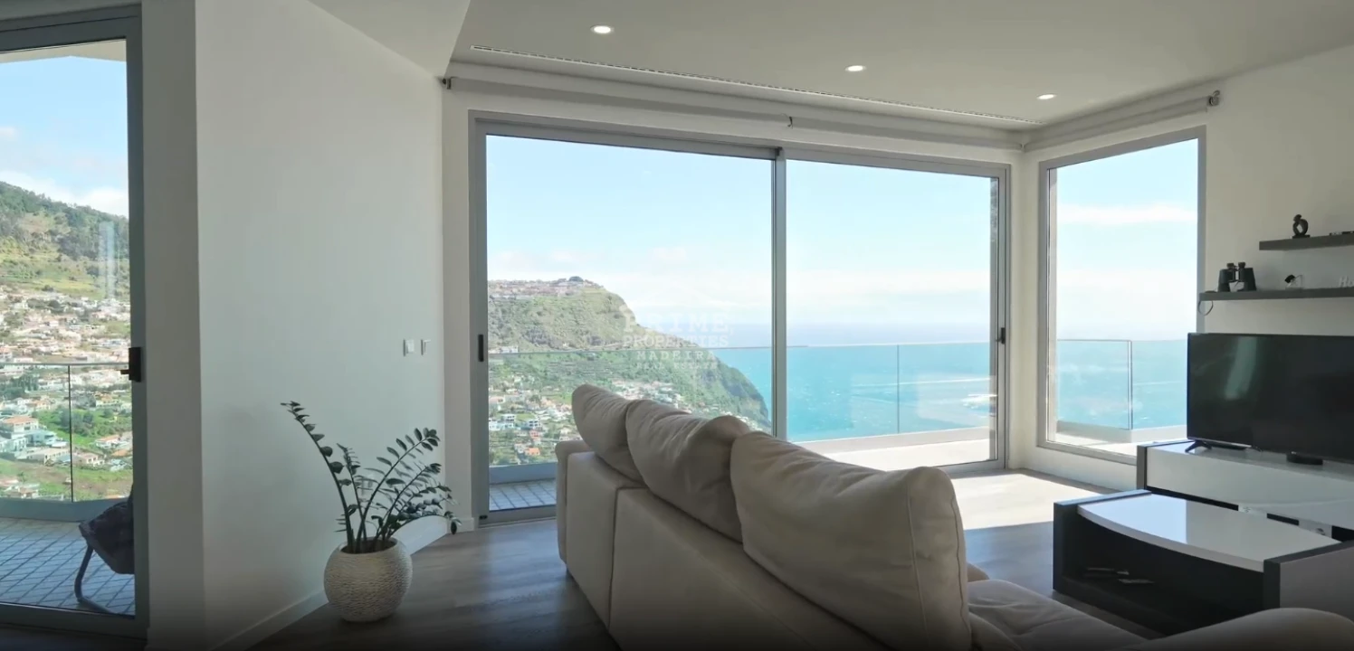 Moradia T2 para Venda em Arco da Calheta Foto 10