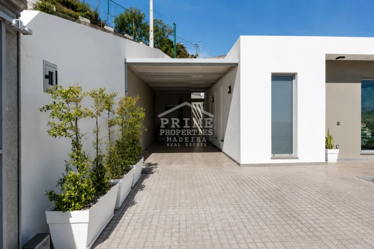 Moradia T2 para Venda em Arco da Calheta Foto 2