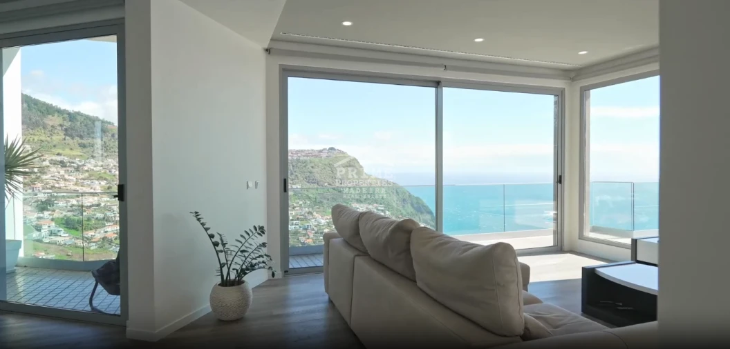 Moradia T2 para Venda em Arco da Calheta Foto 9