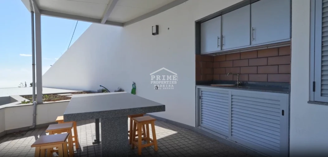 Moradia T2 para Venda em Arco da Calheta Foto 6