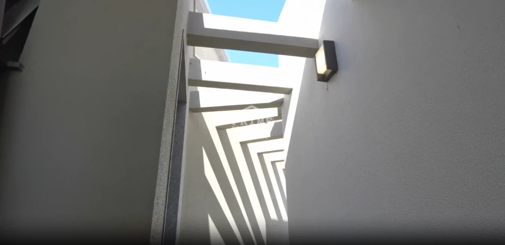 Moradia T2 para Venda em Arco da Calheta Foto 4