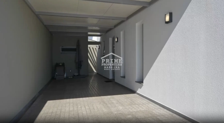 Moradia T2 para Venda em Arco da Calheta Foto 3