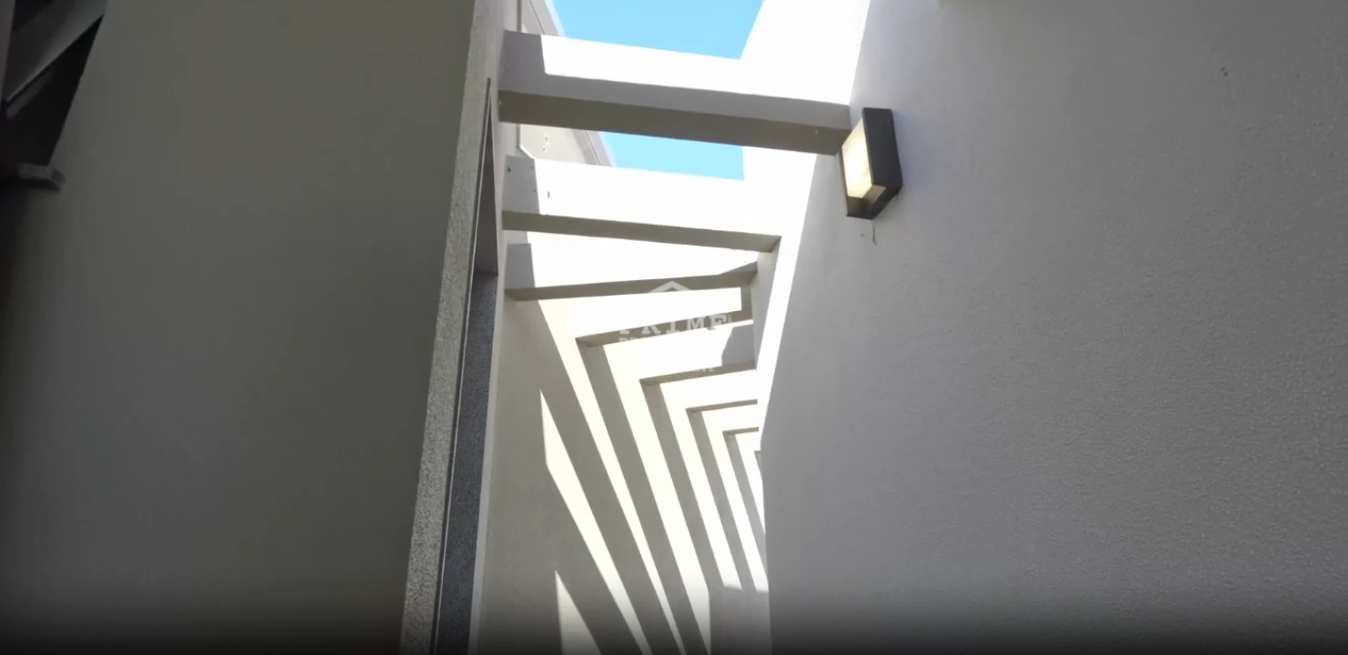 Moradia T2 para Venda em Arco da Calheta Foto 4