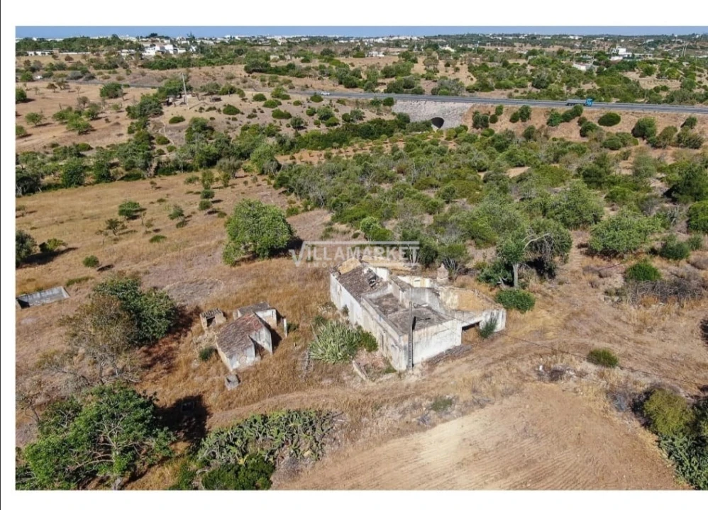Terreno para Venda em Quelfes Foto 1