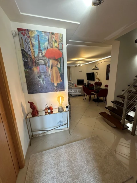 Moradia T5 para Venda em Quarteira