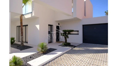 Moradia T4 para Venda em Charneca de Caparica e Sobreda