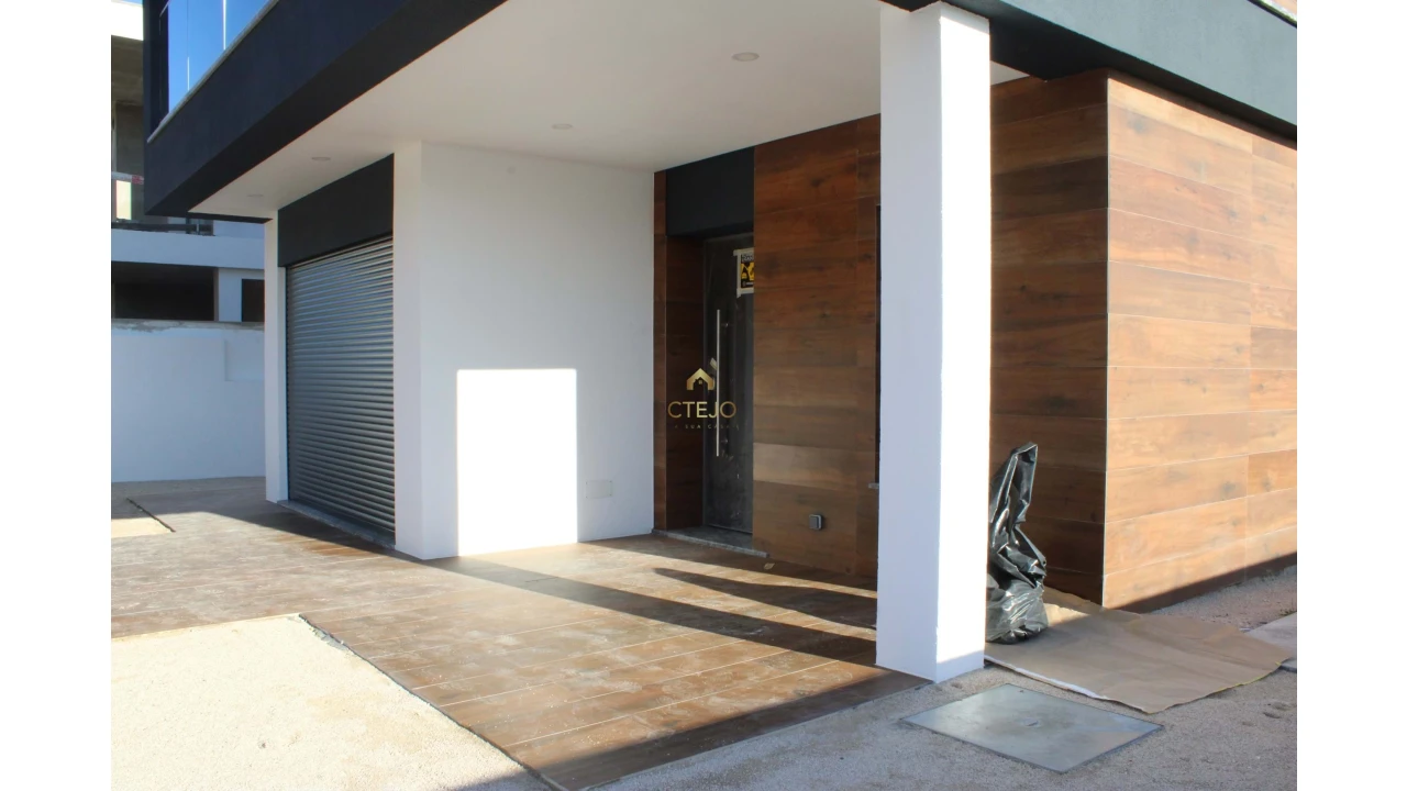 Moradia T4 para Venda em Vialonga Foto 4