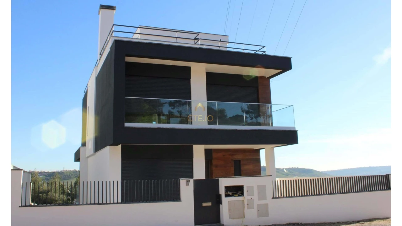 Moradia T4 para Venda em Vialonga Foto 63