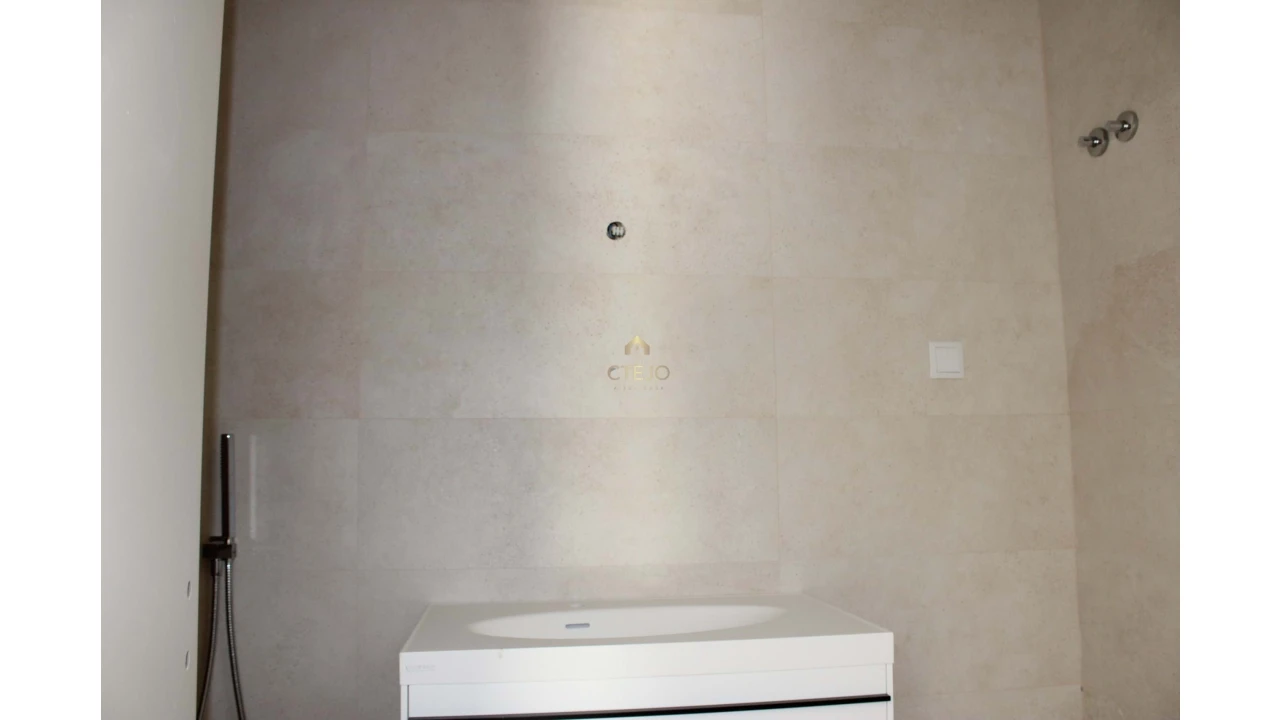 Moradia T4 para Venda em Vialonga Foto 39