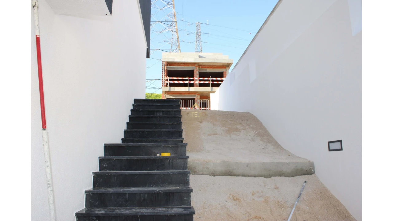 Moradia T4 para Venda em Vialonga Foto 53