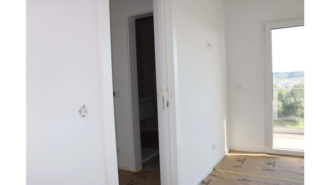 Moradia T4 para Venda em Vialonga Foto 18