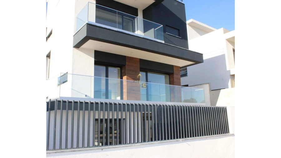 Moradia T4 para Venda em Vialonga Foto 6