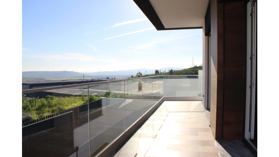 Moradia T4 para Venda em Vialonga Foto 35