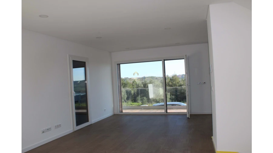 Moradia T4 para Venda em Vialonga Foto 9