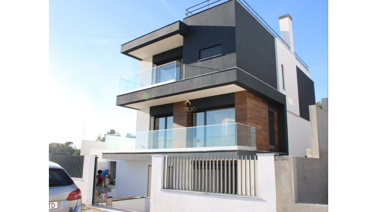 Moradia T4 para Venda em Vialonga Foto 7