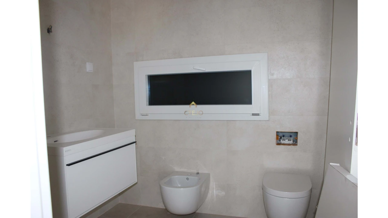 Moradia T4 para Venda em Vialonga Foto 14