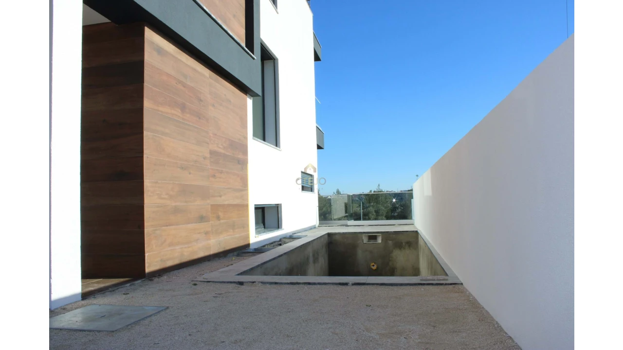 Moradia T4 para Venda em Vialonga Foto 42