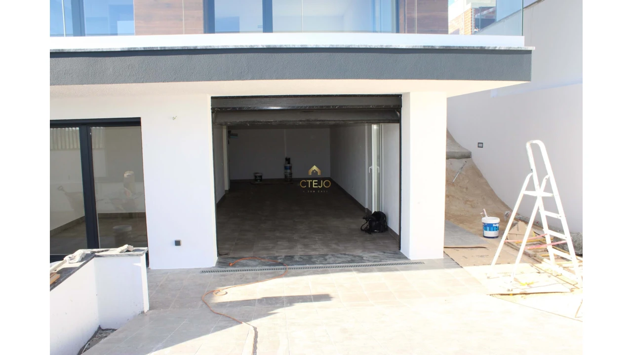 Moradia T4 para Venda em Vialonga Foto 62