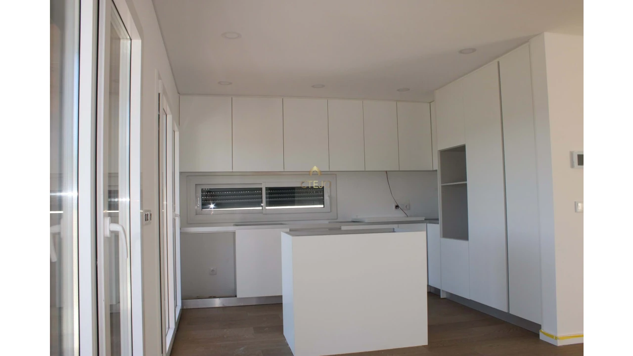 Moradia T4 para Venda em Vialonga Foto 12