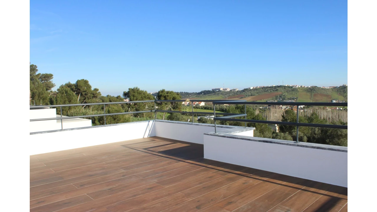 Moradia T4 para Venda em Vialonga Foto 5