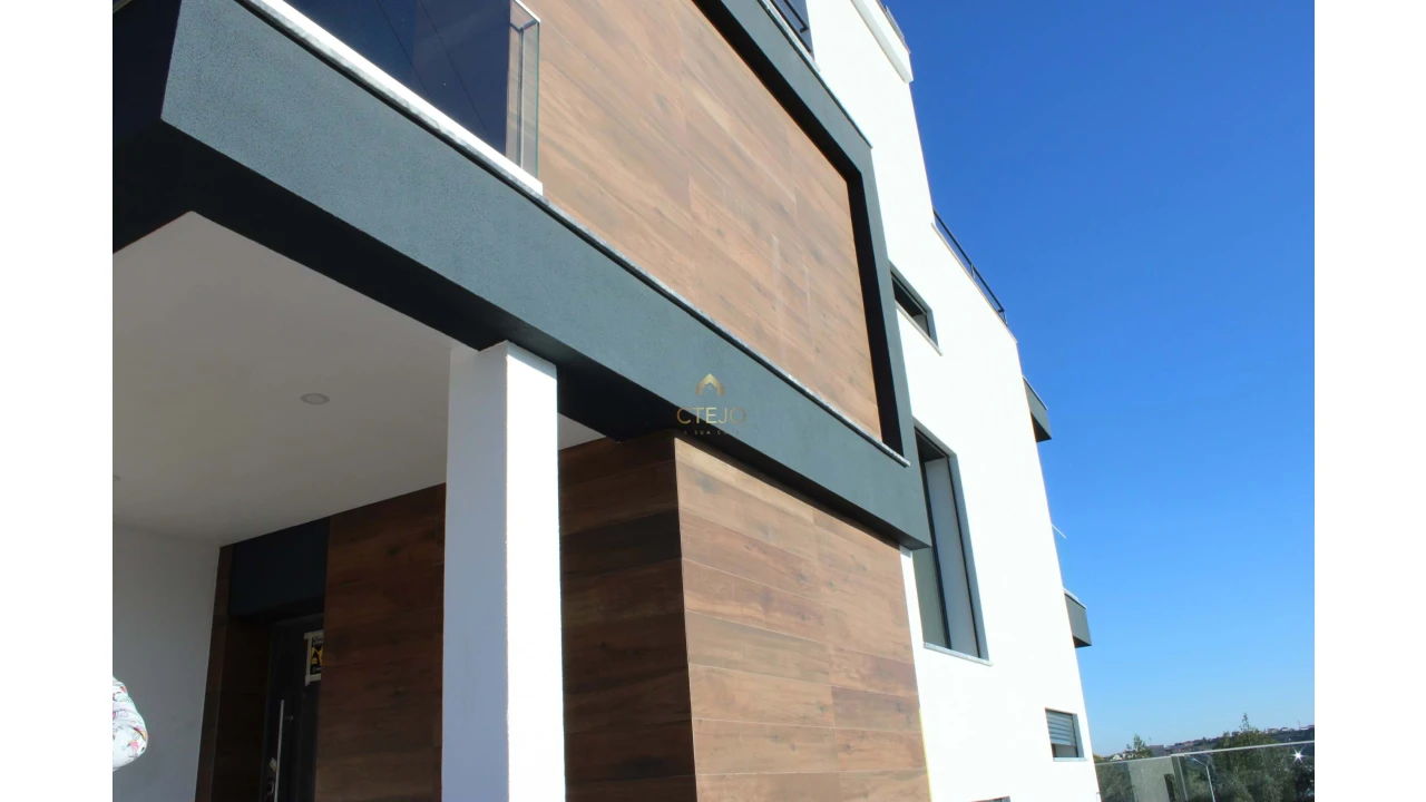 Moradia T4 para Venda em Vialonga Foto 43