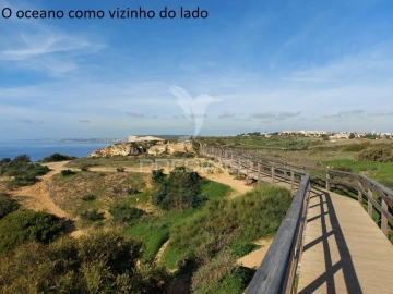 Moradia T4 para Venda em Bensafrim e Barão de São João