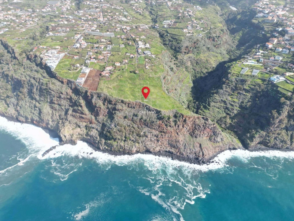 Moradia T4 para Venda em Estreito da Calheta Foto 2