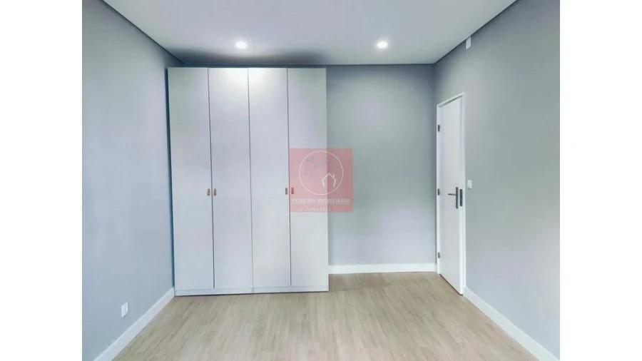 Apartamento T4 para Venda em Braga (Maximinos, Sé e Cividade) Foto 9