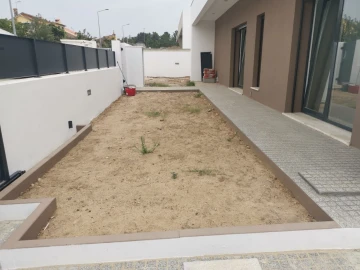 Moradia T4 para Venda em Fernao Ferro