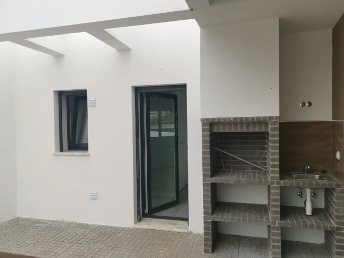 Moradia T4 para Venda em Fernao Ferro Foto 4